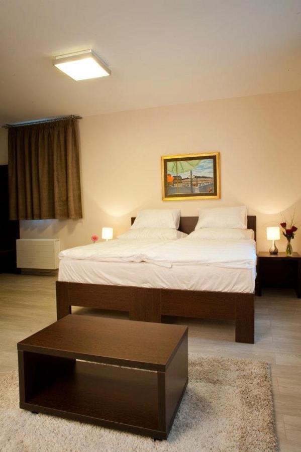 4Rooms Roztoky Εξωτερικό φωτογραφία